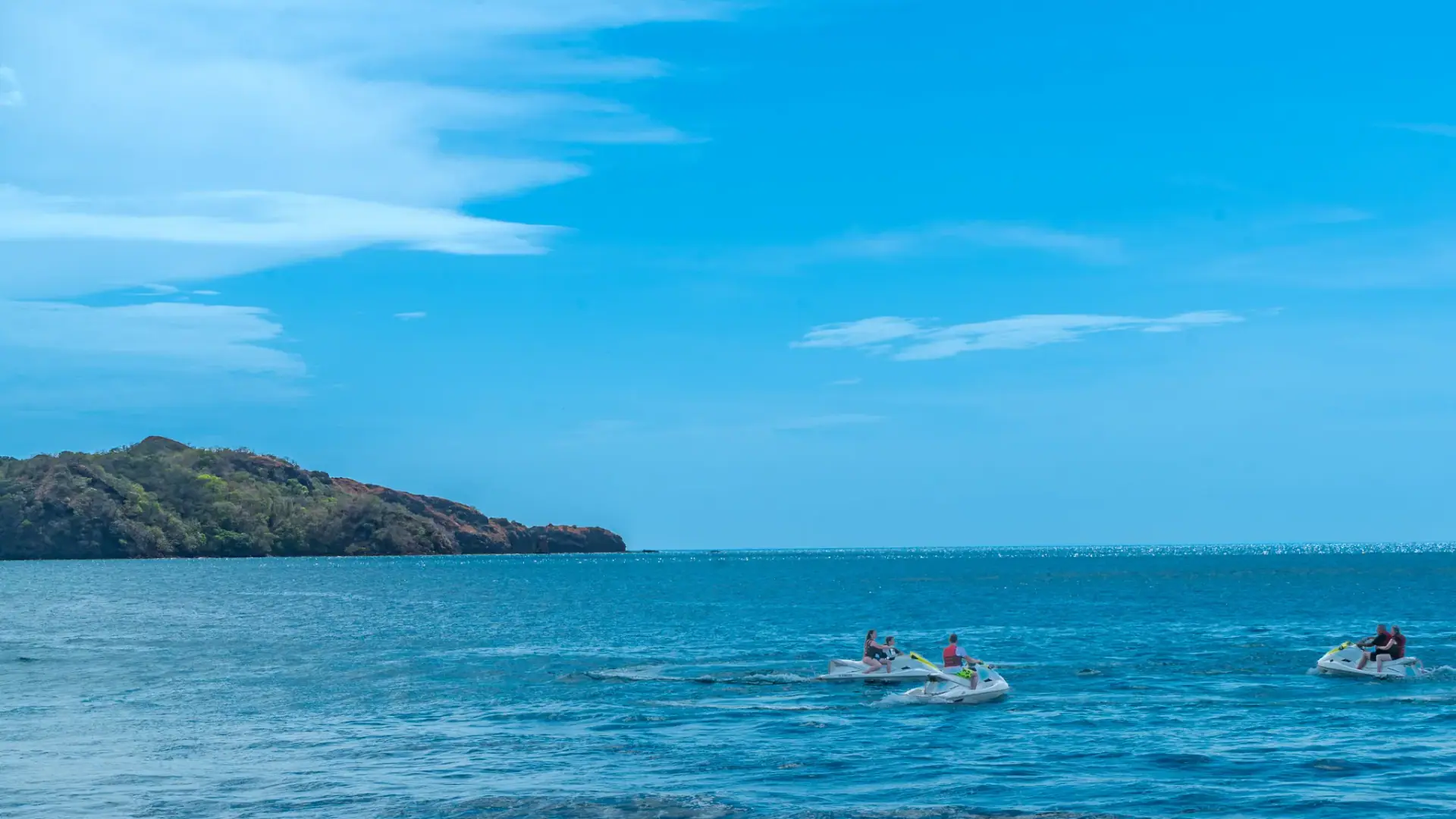 Watersports on the calm blue bay of Potrero, Guanacaste